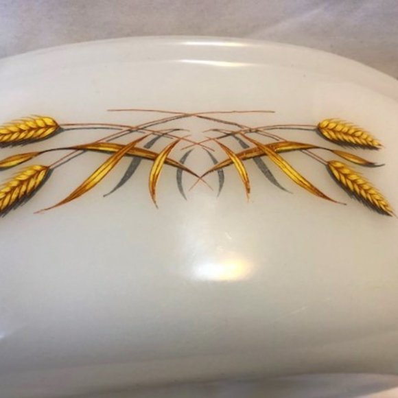 Vintage Anchor Hocking Fire-King Wheat Casserole Dish and Lid - Picture 4 of 8
